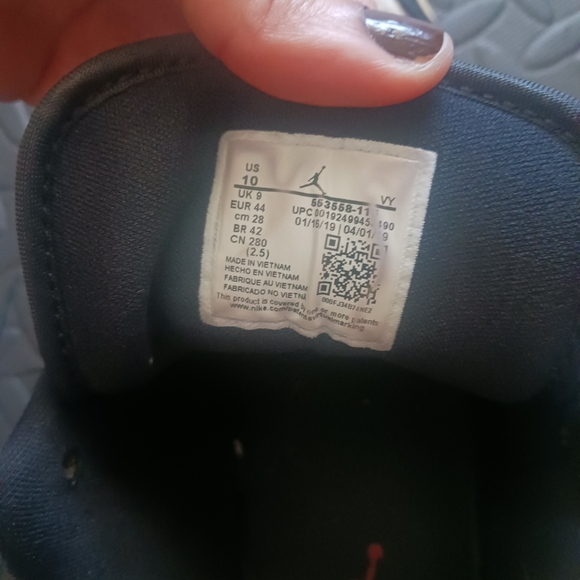 Men Nike Air Jordan 1 low black toe sneakers - Picture 10 of 16